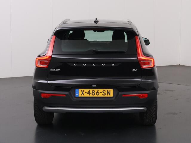 Volvo XC40 2.0 B4 Momentum Business | Navigatie | Parkeercamera | Stoel/Stuurverwarming | Keyless Go | Cruise Control Adaptief |
