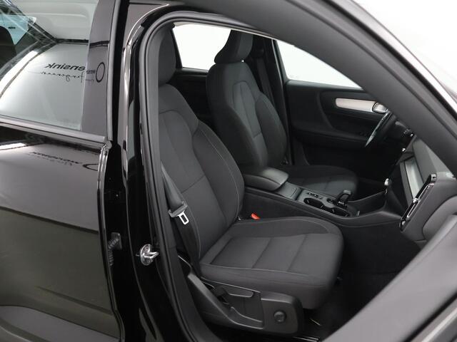 Volvo XC40 2.0 B4 Momentum Business | Navigatie | Parkeercamera | Stoel/Stuurverwarming | Keyless Go | Cruise Control Adaptief |