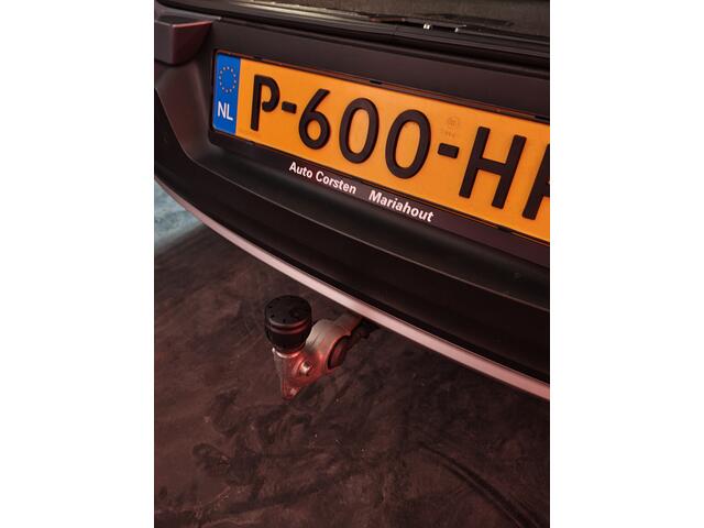 Volvo XC40 1.5 T3 164PK Automaat Trekhaak Navi Ecc Apple Carplay Android Auto Cruise Control Business Pro Elek. Achterklep Lane Assist Road Sign Info DAB Led City-Safety 1.600KG Trekgewicht