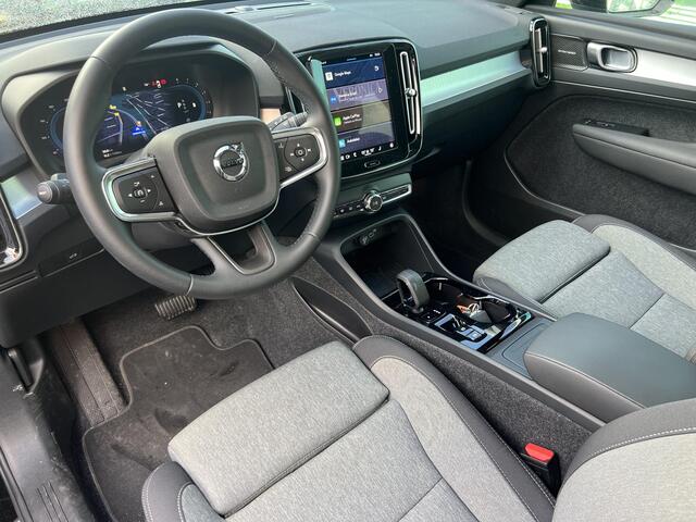 Volvo XC40 2.0 B4 Plus Dark Mild hybrid, Automaat, Driver assist, BLIS, Trekhaak semi elektrisch inklapbaar, Stoel- en stuurverwarming, Parkeercamera, Park assist voor- en achter, verwarmde voorruit