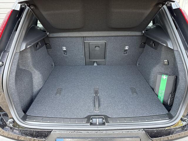 Volvo XC40 2.0 B4 Plus Black Edition Harman/Kardon / Panoramadak / Elektr. stoelen / Achteruitrijcamera /