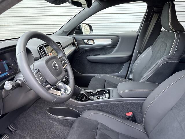 Volvo XC40 2.0 B4 Plus Black Edition Harman/Kardon / Panoramadak / Elektr. stoelen / Achteruitrijcamera /