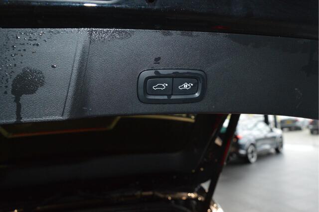 Volvo XC40 Recharge P8 AWD R-Design pano Harman Kardon 20 inch !!