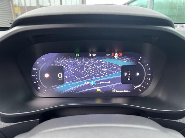 Volvo XC40 2.0 B4 Plus Dark Harman-Kardon premium sound system, Electr. verstelbare voorstoelen, Verwarmde voorstoelen + stuurwiel, Trekhaak semi electrisch, Parkeer camera.