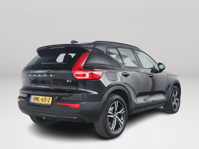 Volvo XC40 B4 Plus Dark | Parkeercamera | Stoel- en Stuurverwarming | Harman Kardon | Trekhaak