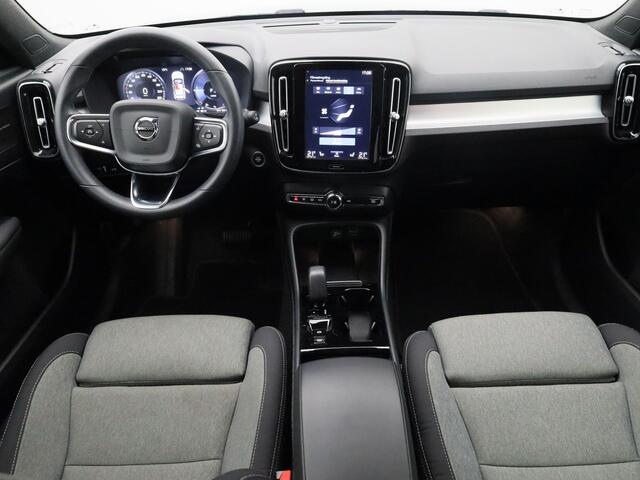 Volvo XC40 1.5 T4 Plug-in hybrid Plus Dark | CAMERA | H&K | KEYLESS | STOEL- EN STUURVERW.