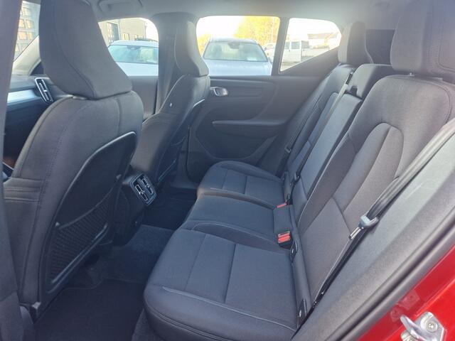 Volvo XC40 1.5 T2 Momentum Business Climate pack | Elektr. Trekhaak | Keyless