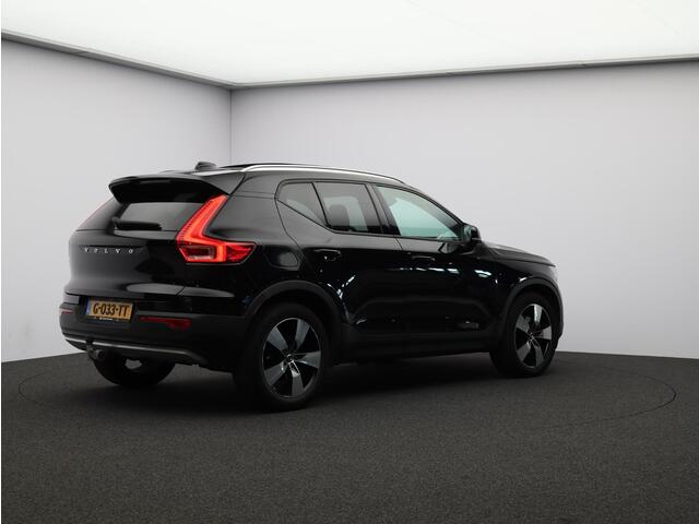 Volvo XC40 2.0 T4 Momentum Pro / Pan. dak / Trekhaak / Leder / Privacy glass / Parkeercamera /