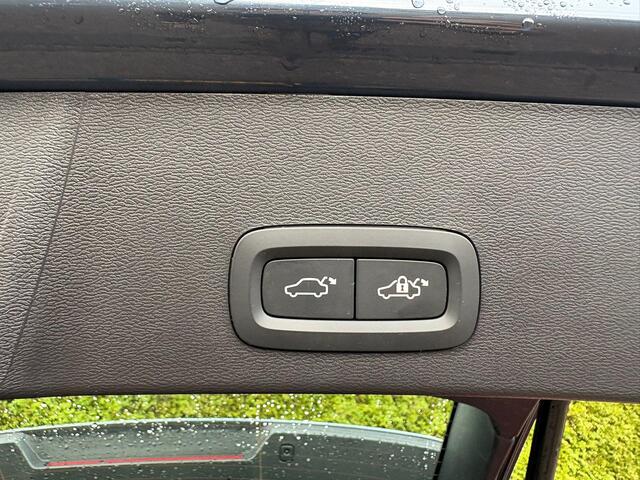 Volvo XC40 B4 Plus Dark | Harman/Kardon | Trekhaak | Elektrische Verstelbare stoelen |