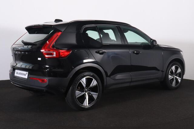 Volvo XC40 T4 Recharge R-Design - IntelliSafe Assist - Parkeercamera achter - Verwarmde voorstoelen & stuur - Draadloze tel. lader - Parkeersensoren voor & achter - High Performance audio - 19' LMV