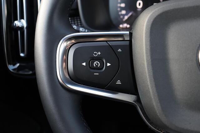 Volvo XC40 T4 Recharge R-Design - IntelliSafe Assist - Parkeercamera achter - Verwarmde voorstoelen & stuur - Draadloze tel. lader - Parkeersensoren voor & achter - High Performance audio - 19' LMV
