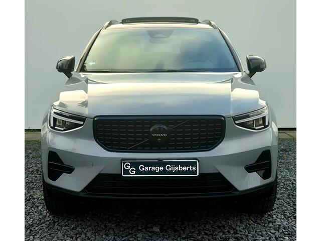 Volvo XC40 2.0 B3 Ultra Black Edition MY 2026 - 2" Wielen - Panoramadak - Harman Kardon Audio - 360 Cam - Alarm - Climate - Privacy Glass - R980 Interieur - Two Tone - Drive assistance