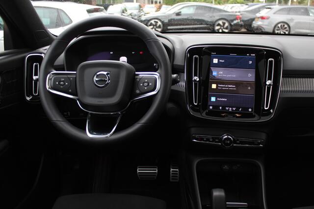 Volvo XC40 Recharge P8 AWD R-Design / Trekhaak / Camera / Keyless / Harman Kardon / 19'' / Half leder / Stuur+Stoelverwarming / DAB / Dodehoek / ACC