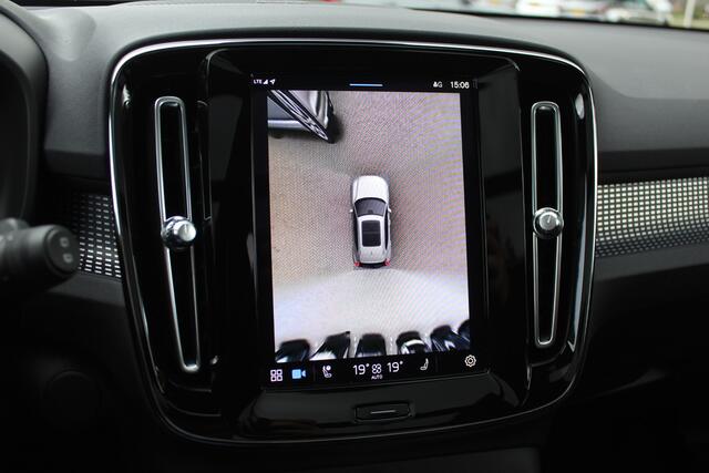 Volvo XC40 Recharge P8 AWD R-Design / Trekhaak / Camera / Keyless / Harman Kardon / 19'' / Half leder / Stuur+Stoelverwarming / DAB / Dodehoek / ACC