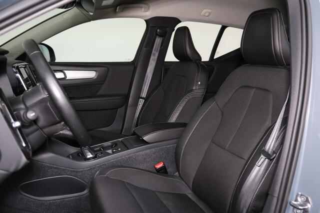 Volvo XC40 T3 Momentum Pro - Verwarmde voorstoelen, stuur & achterbank - Parkeersensoren achter - Cruise control - Standkachel - 18' LMV
