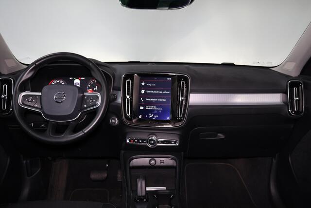 Volvo XC40 T3 Momentum Pro - Verwarmde voorstoelen, stuur & achterbank - Parkeersensoren achter - Cruise control - Standkachel - 18' LMV
