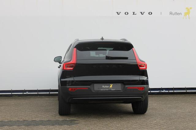 Volvo XC40 B4 211PK Automaat Plus Dark "Black uitgevoerd" / Google infotainment / Harman Kardon audio / Getinte ramen van de B-Stijl / Stoel en stuurwielverwarming