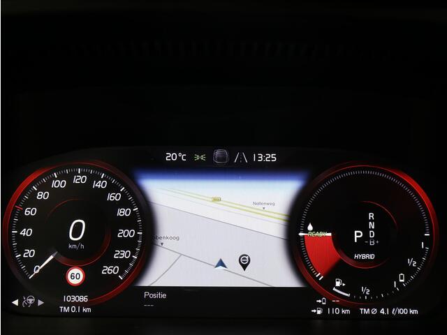 Volvo XC40 T5 Twin Engine R-Design / Pan. dak / Trekhaak / 360 camera / Harman Kardon / Stoelverwarming