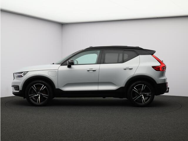 Volvo XC40 T5 Twin Engine R-Design / Pan. dak / Trekhaak / 360 camera / Harman Kardon / Stoelverwarming
