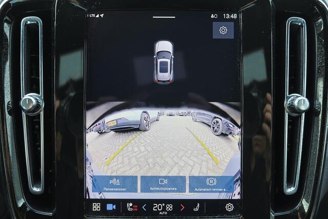 Volvo XC40 Extended Range Plus 82 kWh - IntelliSafe Assist & Surround - Parkeercamera achter - Verwarmde voorstoelen & stuur - Parkeersensoren voor & achter - Draadloze tel. lader - Warmtepomp - 19' LMV