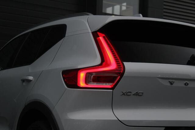 Volvo XC40 1.5 T5 Twin Engine Momentum Pro | Panorama-dak| Trekhaak | Memory | Adaptieve Cruise | 360 camera | Voorstoelen verwarmd