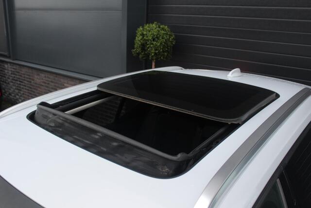 Volvo XC40 1.5 T5 Twin Engine Momentum Pro | Panorama-dak| Trekhaak | Memory | Adaptieve Cruise | 360 camera | Voorstoelen verwarmd