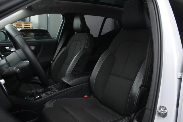 Volvo XC40 1.5 T5 Twin Engine Momentum Pro | Panorama-dak| Trekhaak | Memory | Adaptieve Cruise | 360 camera | Voorstoelen verwarmd