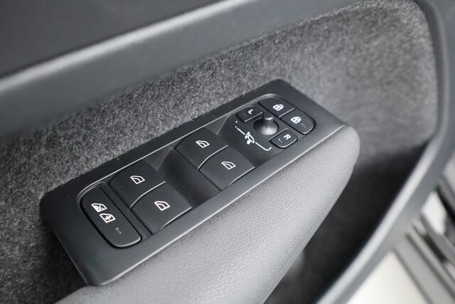 Volvo XC40 T4 Recharge Inscription Expression | Pano | Camera | Stoel- Stuurverw. | Memory seat | Navi | Apple CarPlay