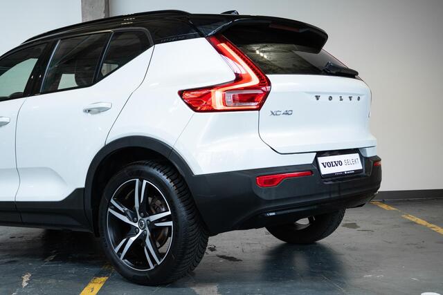 Volvo XC40 T5 Recharge R-Design | Panoramadak | Stoelverwarming | Adaptive Cruise Control | 360° Parkeercamera | Parkeerverwarming | BLIS | Parkeersensoren voor + achter | Stoelverwarming voor + Achter | Harman Kardon Premium Audio |