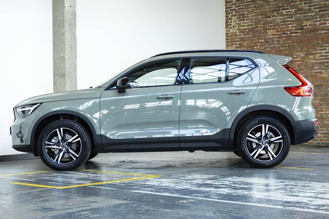 Volvo XC40 B4 Plus Dark | Verwarmbare Voorstoelen en Stuurwiel | Semi-Elektrische Trekhaak | Verwarmbare Voorruit | Premium Audio by Harman Kardon | Adaptieve Cruise Control | Park Assist