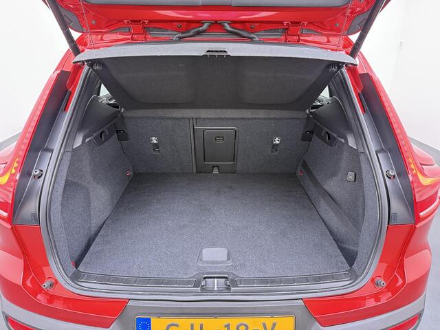 Volvo XC40 1.5 T3 Momentum Pro Trekhaak/Camera/Carplay etc.