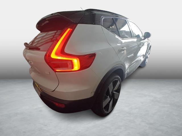 Volvo XC40 Single Motor Extended Range Plus 82 kWh | Adaptieve cruise control | Stoel- en stuurverwarming | Nubuck Interieur | Warmtepomp | 20 inch velgen | Camera |