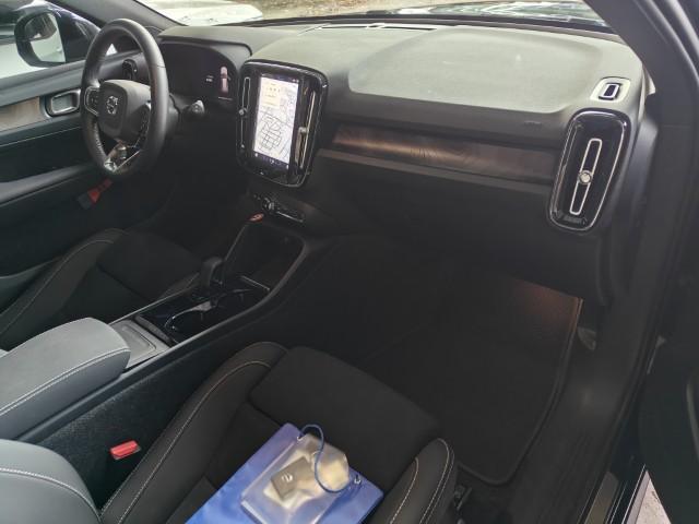 Volvo XC40 Single Motor Extended Range Plus 82 kWh | Adaptieve cruise control | Stoel- en stuurverwarming | Nubuck Interieur | Warmtepomp | 20 inch velgen | Camera |