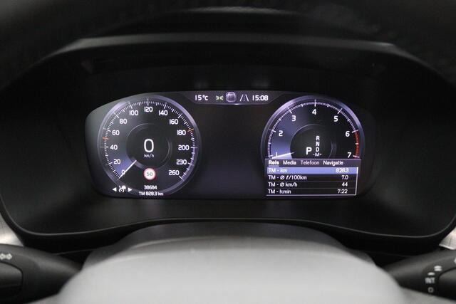 Volvo XC40 1.5 T3 Business Pro | Trekhaak | 360 graden camera | Navigatie | Stoel/stuur verwarming