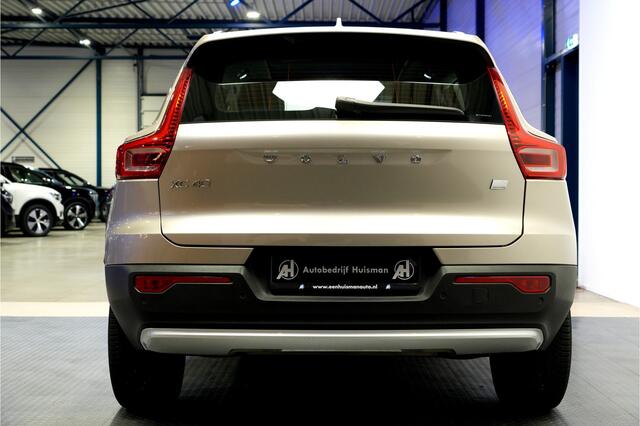 Volvo XC40 1.5 T4 Plug-in Hybrid 155kW/211pk DCT7 Ultimate FACELIFT! PANORAMADAK + HARMAN/KARDON + ADAPT.CRUISE + PILOT ASSIST + NAVI SENSUS + BLIS + LANE ASSIST + EL.STOELEN + STOEL-&STUURVERWARMING + 360 CAMERA + KEYLESS + PARKSENSOREN V&A + 19" LM-VELGEN!!