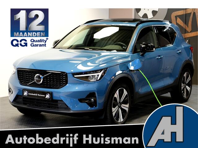 Volvo XC40 1.5 T4 Plug-in Hybrid 155kW/211pk DCT7 Plus Dark FACELIFT! PANORAMADAK + HARMAN/KARDON + CAMERA + CLIMA + CRUISE + NAVI SENSUS + LANE ASSIST + SPORTSTOELEN + KEYLESS ENTRY&GO + EL.ACHTERKLEP + PD-GLASS + PARKSENSOREN V&A + 18" LM-VELGEN!!