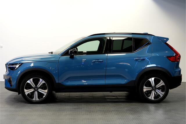 Volvo XC40 1.5 T4 Plug-in Hybrid 155kW/211pk DCT7 Plus Dark FACELIFT! PANORAMADAK + HARMAN/KARDON + CAMERA + CLIMA + CRUISE + NAVI SENSUS + LANE ASSIST + SPORTSTOELEN + KEYLESS ENTRY&GO + EL.ACHTERKLEP + PD-GLASS + PARKSENSOREN V&A + 18" LM-VELGEN!!