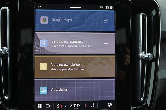 Volvo XC40 Plus Dark 69 kWh - IntelliSafe Assist & Surround - Parkeercamera achter - Verwarmde voorstoelen, stuur & achterbank - Parkeersensoren voor & achter - Elektr. bedienb. bestuurdersstoel met geheugen - Draadloze tel. lader - Warmtepomp - Extra getint glas - 