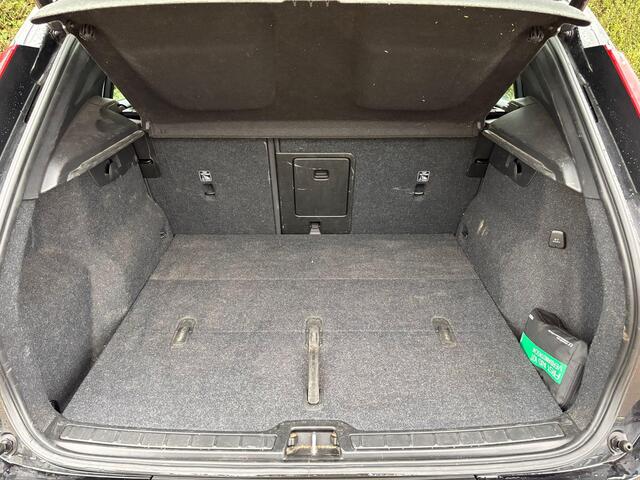 Volvo XC40 Recharge P8 AWD R-Design | Panoramadak | Trekhaak | Harman/Kardon |