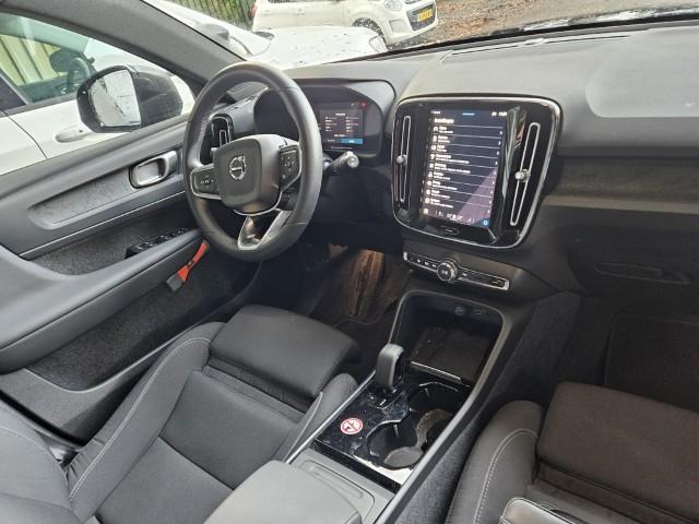 Volvo XC40 Single Motor Extended Range Plus 82 kWh | Verwarmbare voorstoelen | Verwarmbaar stuurwiel | Warmtepomp | Adaptieve Cruise Control | BLIS |