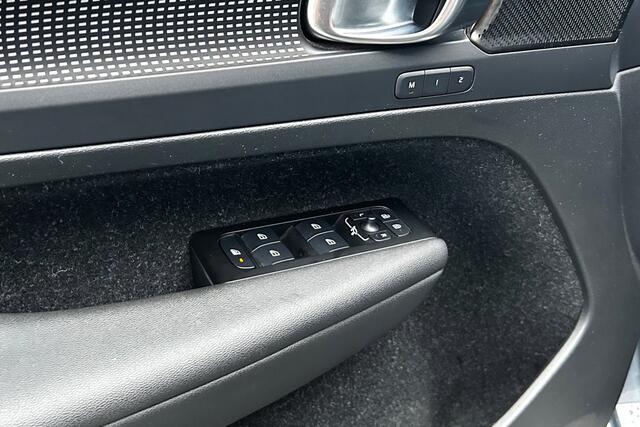 Volvo XC40 Recharge P8 AWD R-Design PANO STOEL+ STUURVERWARMING HARMEN KARDON