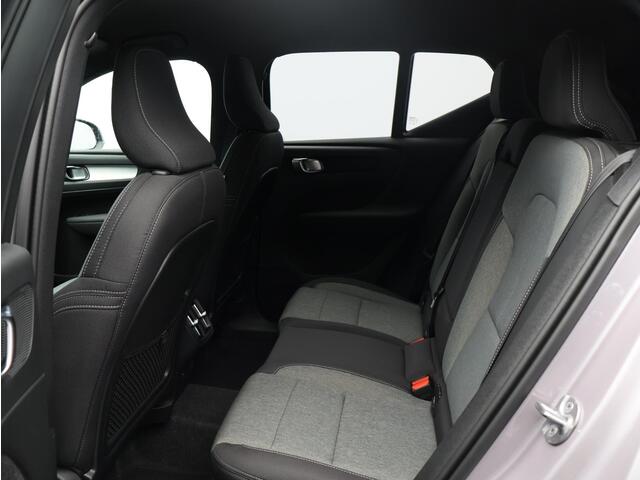 Volvo XC40 B3 163PK Core Business Edition / Adaptive Cruise / BLIS / Verwarmbaar Stuurwiel + Voorstoelen / Extra Getint Glas / 18" / Harman Kardon Audio /