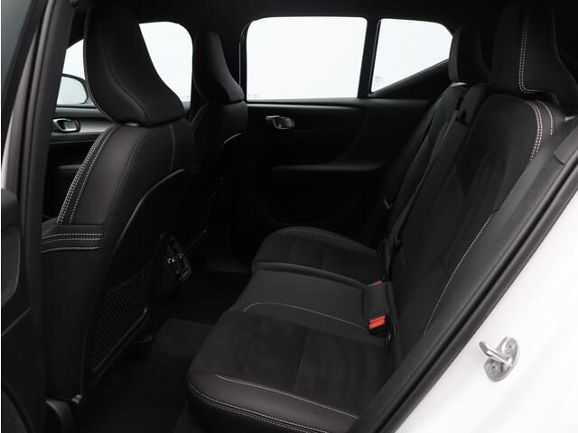 Volvo XC40 B4 197PK Plus Black Edition / Nubuck Bekleding / 20" / Contrasterend Dak / Harman Kardon / Elekt. Verstelb. Stoelen / Verwarmbaar Stuurwiel + Voorstoelen / BLIS /Adaptive Cruise /