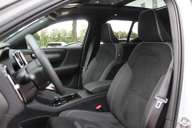 Volvo XC40 Recharge P8 AWD R-Design / Trekhaak / Panoramadak / Camera / Keyless / Harman Kardon / 19'' / Half leder / Stuur+Stoelverwarming / DAB / Dodehoek / ACC