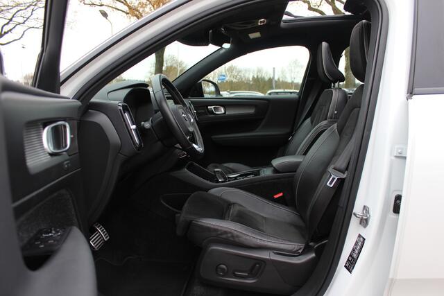 Volvo XC40 Recharge P8 AWD R-Design / Trekhaak / Panoramadak / Camera / Keyless / Harman Kardon / 19'' / Half leder / Stuur+Stoelverwarming / DAB / Dodehoek / ACC