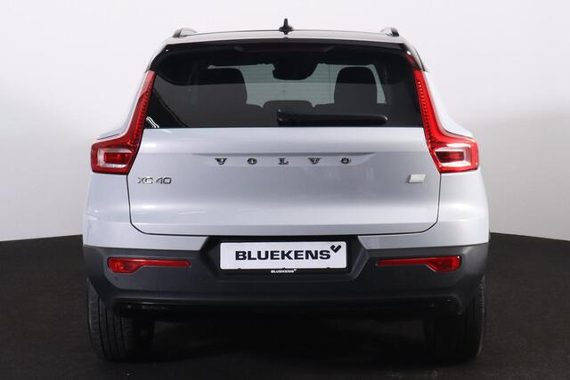 Volvo XC40 T5 Recharge R-Design - IntelliSafe Assist & Surround - Adaptieve LED koplampen - Parkeercamera achter - Parkeersensoren voor & achter - Elektr. bedienb. voorstoelen met geheugen links - Draadloze tel. lader - Extra getint glas - Elektr. inklapbare trekhaa