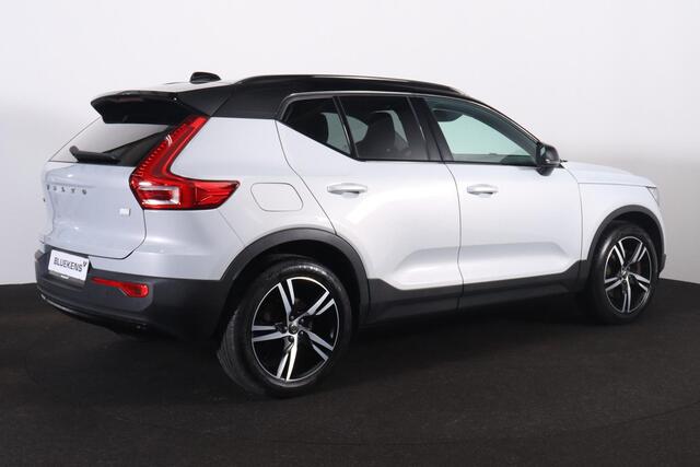 Volvo XC40 T5 Recharge R-Design - IntelliSafe Assist & Surround - Adaptieve LED koplampen - Parkeercamera achter - Parkeersensoren voor & achter - Elektr. bedienb. voorstoelen met geheugen links - Draadloze tel. lader - Extra getint glas - Elektr. inklapbare trekhaa