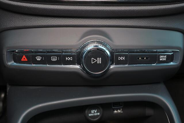Volvo XC40 T5 Recharge R-Design - IntelliSafe Assist & Surround - Adaptieve LED koplampen - Parkeercamera achter - Parkeersensoren voor & achter - Elektr. bedienb. voorstoelen met geheugen links - Draadloze tel. lader - Extra getint glas - Elektr. inklapbare trekhaa