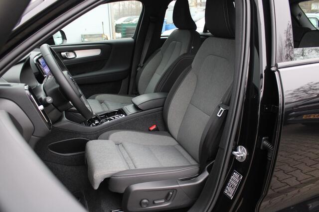 Volvo XC40 B4 Plus Dark | Trekhaak | Stoelverwarming | Premium Audio