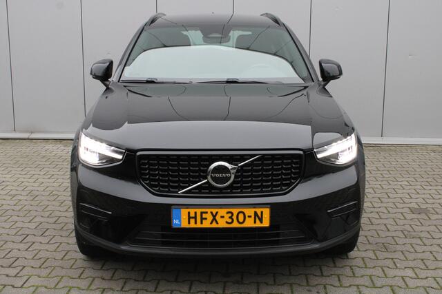 Volvo XC40 B4 Plus Dark | Trekhaak | Stoelverwarming | Premium Audio